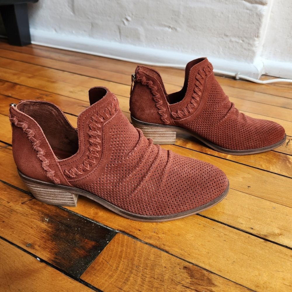 Vince Camuto Palmina Cayene Red perforated ankle boots booties US 6.5